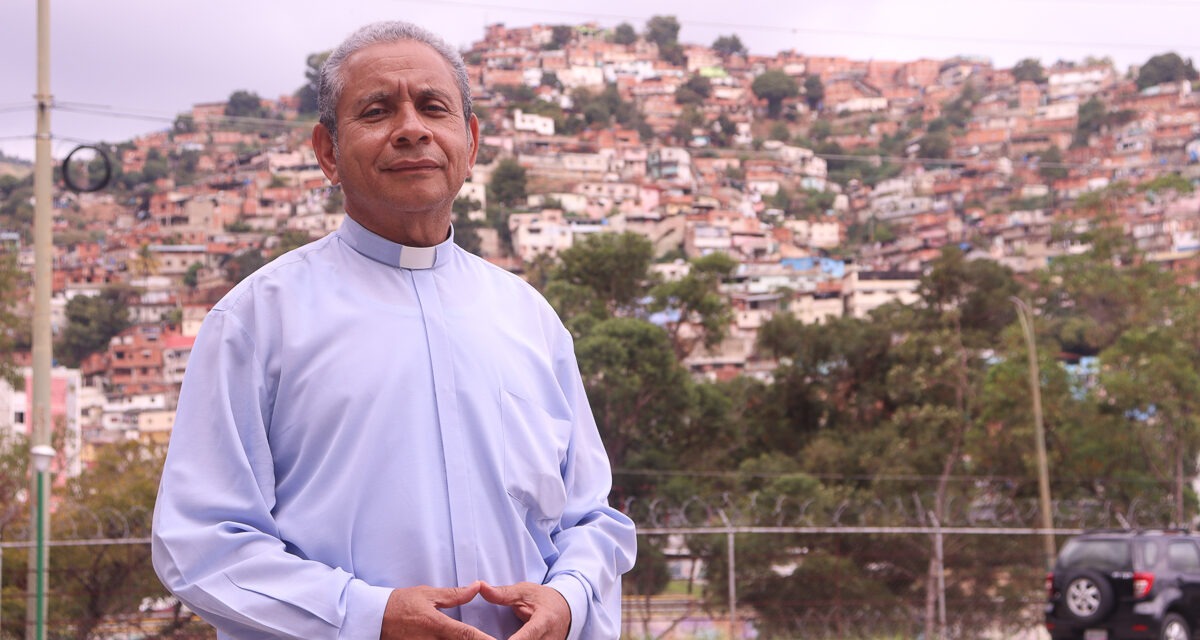 PADRE ALFREDO INFANTE, S.J.: «Hay una fuerza social contenida que va a emerger »