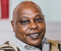 Maina Kiai: «Tenemos que volver a las bases». Revista Sur de Conectas