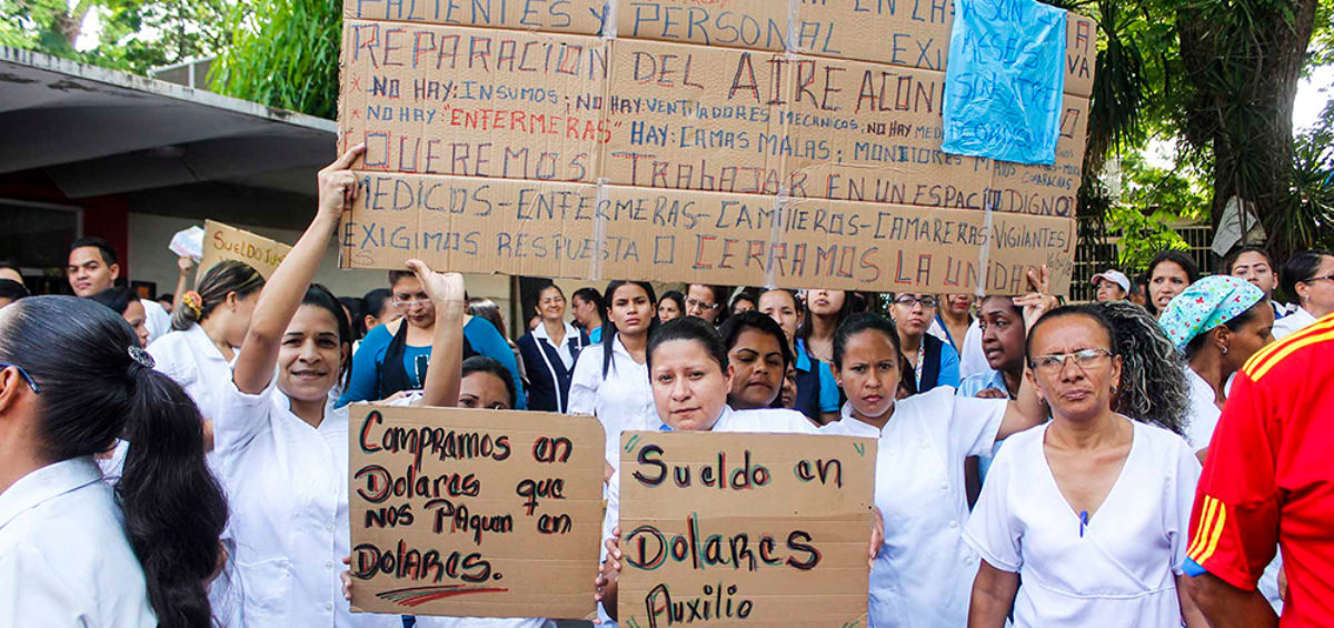 Trabajadores de la salud aspiran ganar el equivalente a 100 dólares