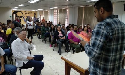 Dirigentes vecinales participaron en conversatorio para formarse en DDHH