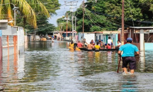 Asistencia humanitaria para poblaciones inundadas por crecidas de ríos en Venezuela