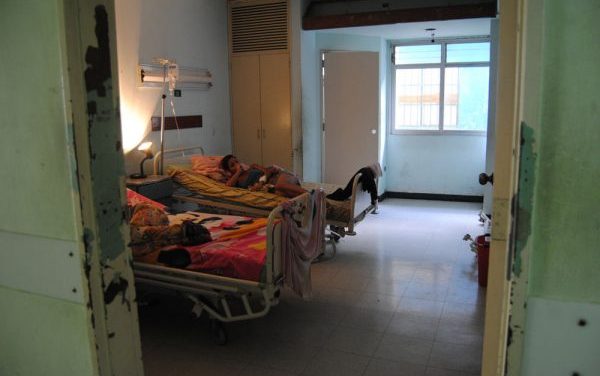 Provea / Corrupción y retrasos sumieron en crisis a los hospitales de Caracas
