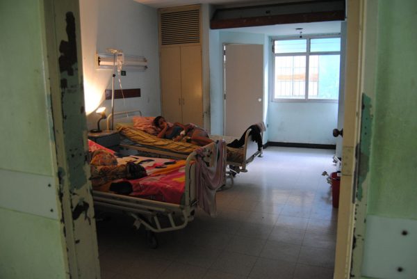 Provea / Corrupción y retrasos sumieron en crisis a los hospitales de Caracas