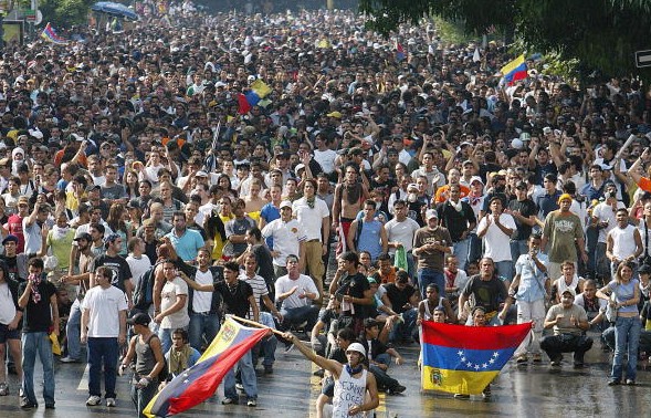 Análisis Comparativo de Constitución, Reforma Constitucional y Leyes del Estado Comunal