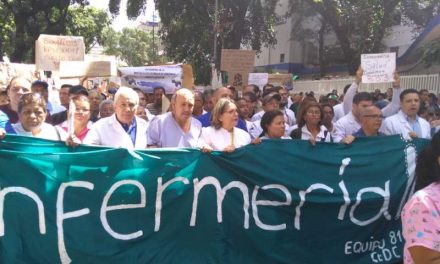 Piquetes de la GNB impidió movilización del sector salud desde el Hospital JM de los Ríos hacia Miraflores