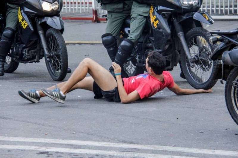 «Déjame en paz, por favor, soy sordo», exclamó joven a la GNB mientras lo agredían