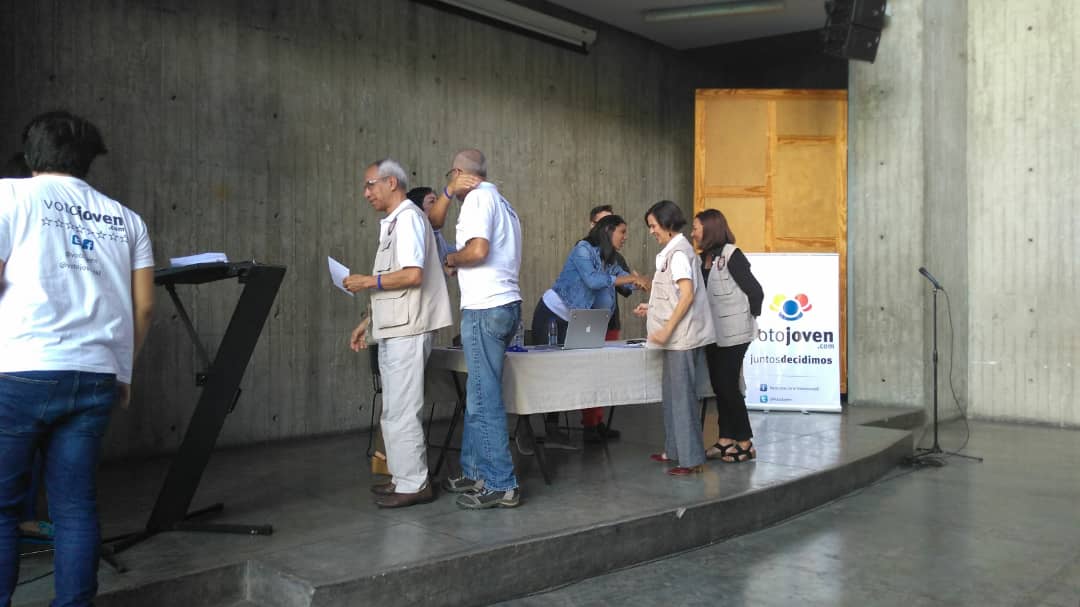 Voto Joven conmemoró Día de la Democracia con reconocimiento a 15 organizaciones